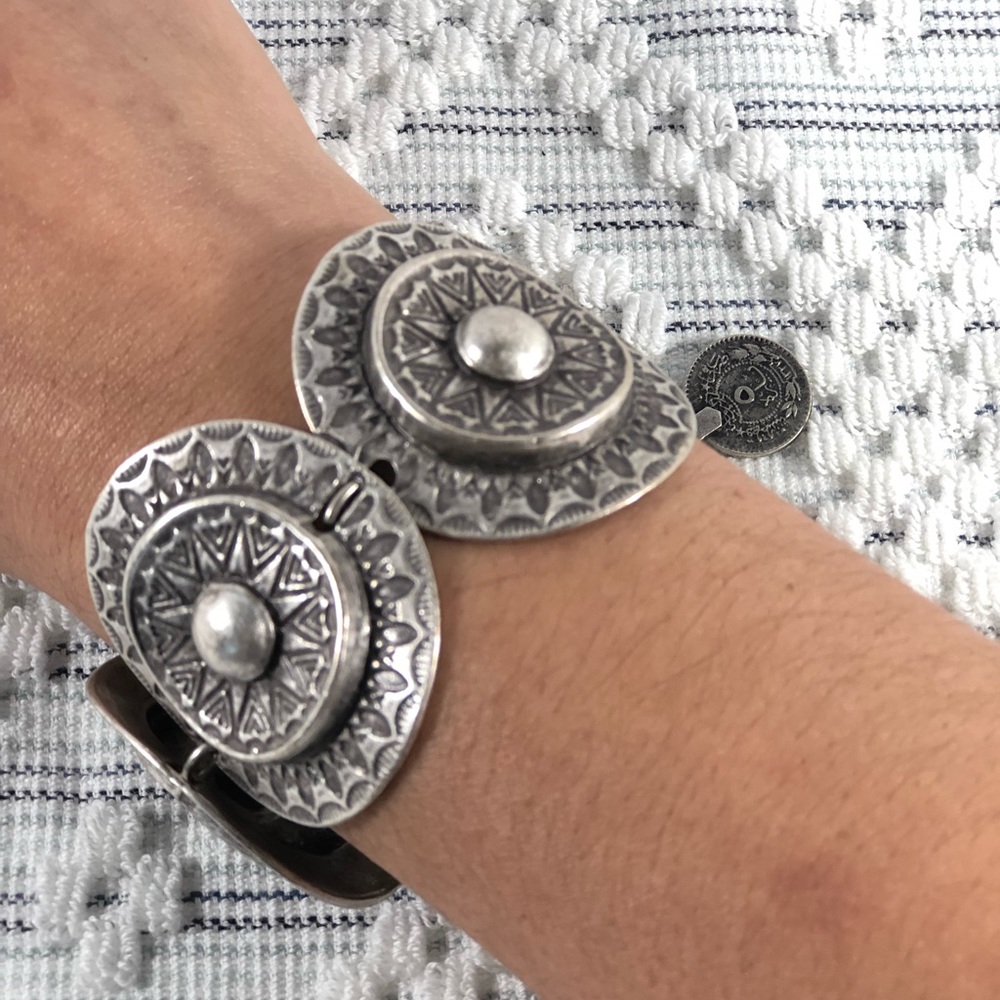 Adjustable bracelet
